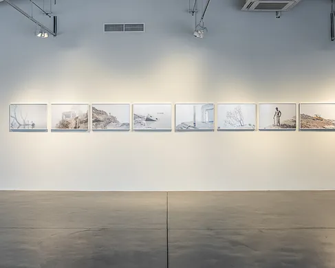 2. At the Edge of Land, installation view at Hayy Jameel, Jeddah. Courtesy of Art Jameel. Photography by Mohamed Alaskandrani_0001 - At the edge of land, Installationsansicht, Hayy Jameel, Jeddah. Courtesy of Art Jameel, Foto: Mohamed Alaskandrani