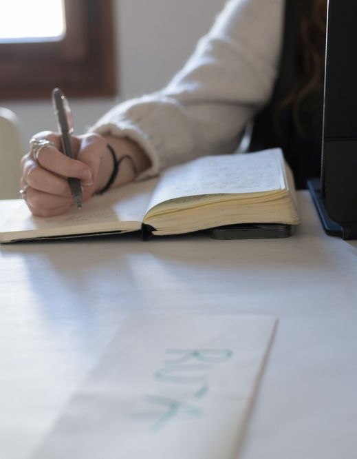 Course led by Louisa Elderton "Becoming Writing: Navigating Art Through the Written Word"
