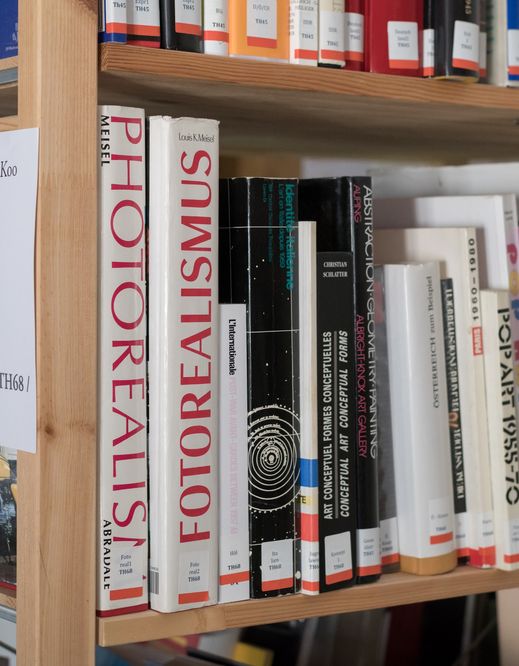 Course led by Louisa Elderton "Becoming Writing: Navigating Art Through the Written Word"