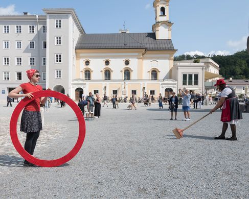 250806_P_Cnaani_Residenzplatz-2 - Performance der Klasse von Ofri Cnaani