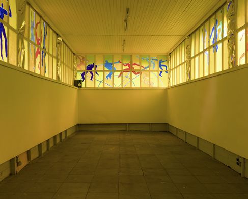 Eröffnung Sommer Akademie - Ausstellungsansicht: Two Things can be True in Light von Curtis Talwst Santiago im Stadtgalerie Zwergelgartenpavillion