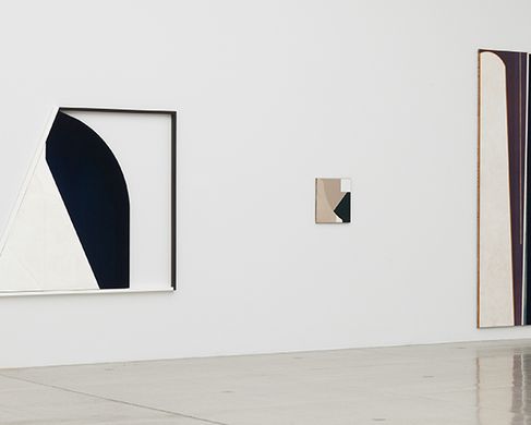Deininger - Echo of a mirror fragment, Secession, 2017, installation view, Courtesy Galerie Martin Janda, Vienna