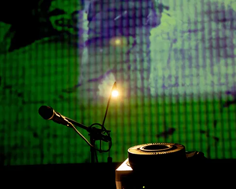 EIND - This Image will Not Go Away, Live Kino-Performance, 2024. Foto: Andrés Durán