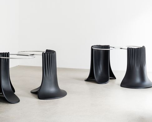 Hayward_1_Let´s dance - Julie Hayward, Let's dance, Polyester, Aluminium, Installationsansicht, 2014. Foto: Jorit Aust