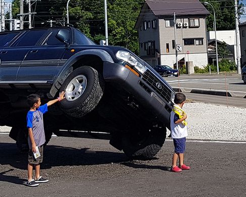 Ögüt - The Drifters, 2018, Toyota Land Cruiser from the 1980s balancing on two wheels, commissioned by the Echigo-Tsumari Art Triennale, Japan