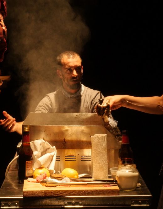 Thalia Hoffman Entrails, Performance Documentation, Tmuna Theatre, 2016 - Thalia Hoffman, Entrails, Performancedokumentation, Tmuna Theatre, 2016.