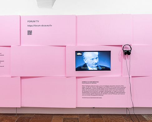 Kahane2 - Leon Kahane/Fabian Bechtle, Forum für demokratische Kultur und zeitgenössische Kunst, 2021, exhibition view, exhibition architecture, Friedrich Rücker, Kunst im Traklhaus